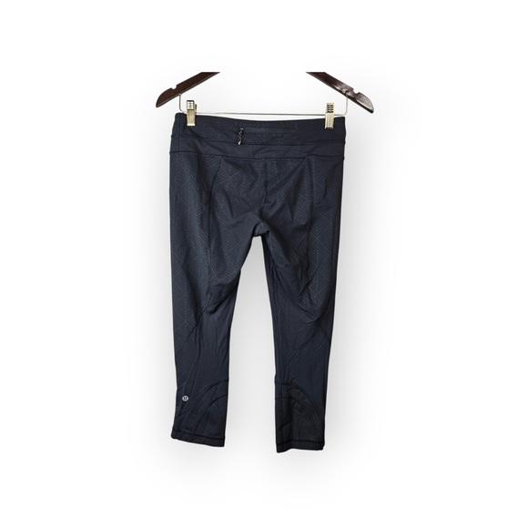 Lululemon Pace Rival Crop Leggings in Black Geometric Print - Picture 4 of 7